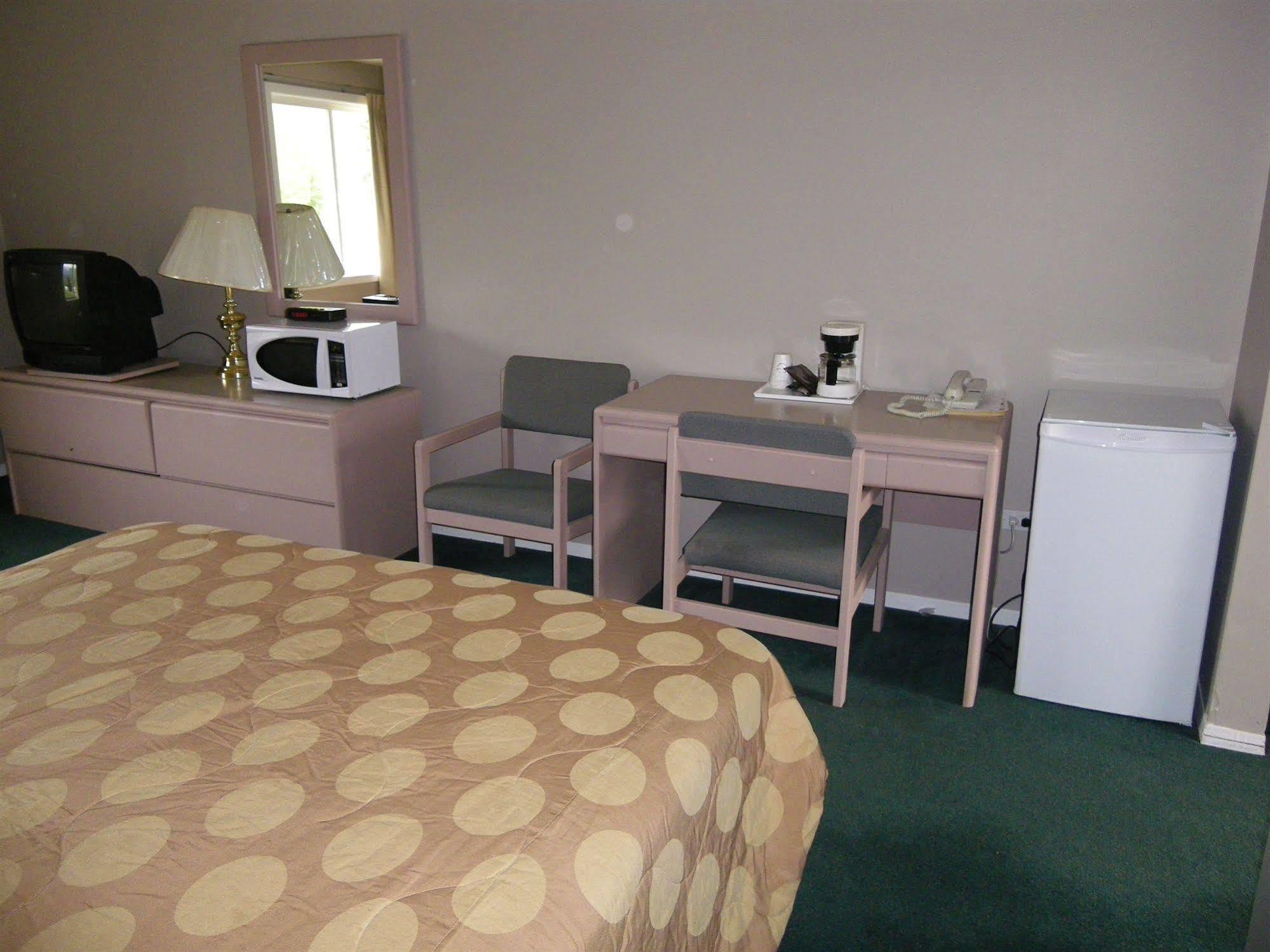 Selkirk Motel 2*